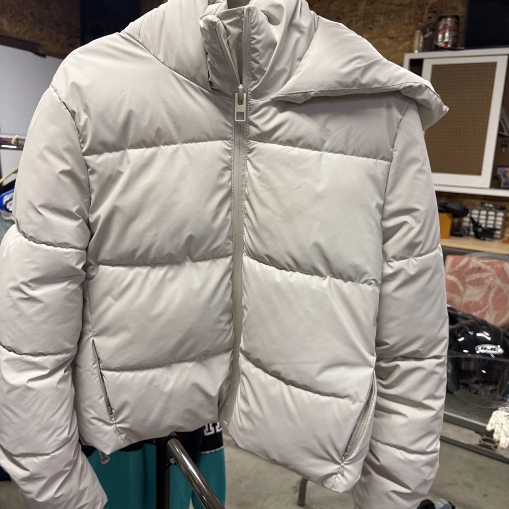 Zara Women's Light Gray Puffer Jacket